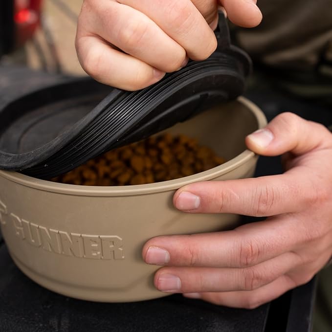 GUNNER Dog Bowl with Spill-Proof Travel Lid- K9 Companion Food & Water Bowl, Lightweight Rust-Proof & Shock Resistant Stackable, Leak Resistant Nesting Lid, (Tan)