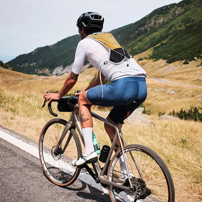 Hydro Pack Running Vest for Men Women, Hydration Backpack with 2L Water Badder, Lightweight Water Vest