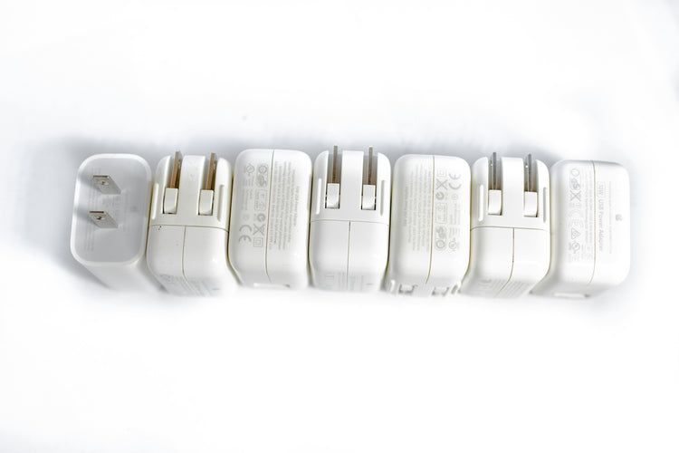 🌍 Travel Adapters & Converters