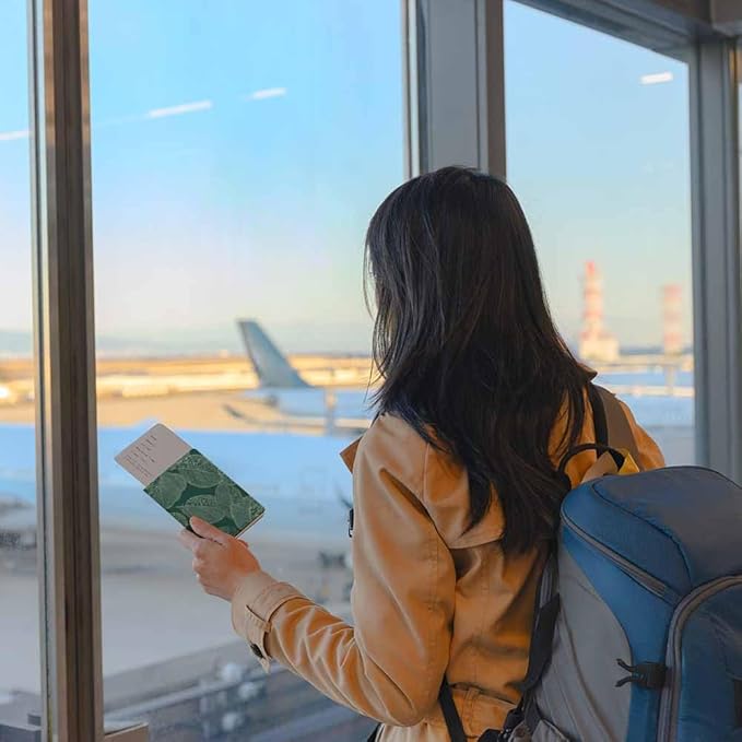 Art Palm Passport Holder for Travel Golden Split-leaf Philodendron Plant PU Leather Passport Cover Wallet Cute Passport Card Holder for Women and Men