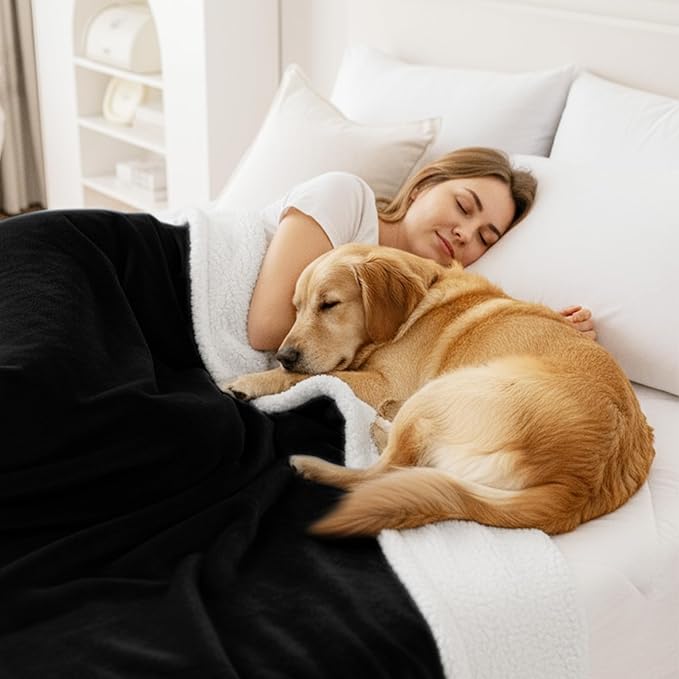 Smiry Waterproof Blanket Throw for Large Dogs Cats, Soft Reversible Dog Blanket for Sofa Couch Bed, Washable Leakproof Sherpa Fleece Furniture Couch Protector(30"x40", Black/White)