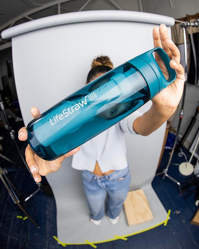 LifeStraw Go Series – BPA-Free Water Filter Bottle for Travel and Everyday use removes Bacteria, parasites and microplastics, Improves Taste, 22oz Laguna Teal