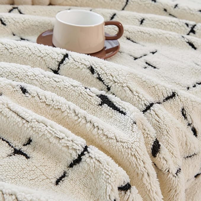 Sherpa Fleece Couch Cover for 3 Cushion Sofa, Beige, 71" x 134" - Pet Proof Sofa Covers Heavy Duty Scratch Resistant Pet Friendly Furniture Cover - Easy Install, Machine Washable