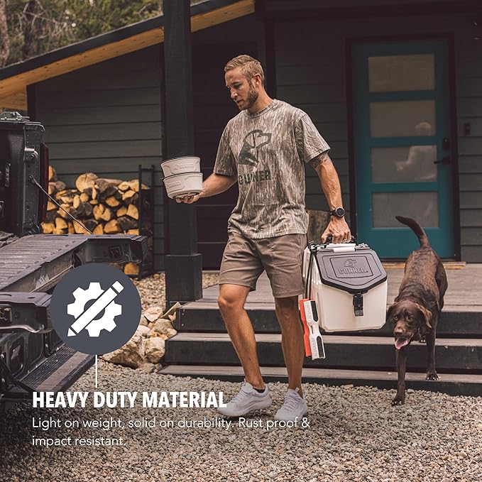 GUNNER Dog Bowl with Spill-Proof Travel Lid – 7.5" x 3.75", 1.3 lb, 7-Cup Capacity, BPA-Free, Rust-Proof, Shock-Resistant, Stackable, Dishwasher Safe, Leak-Resistant Nesting Lid – White