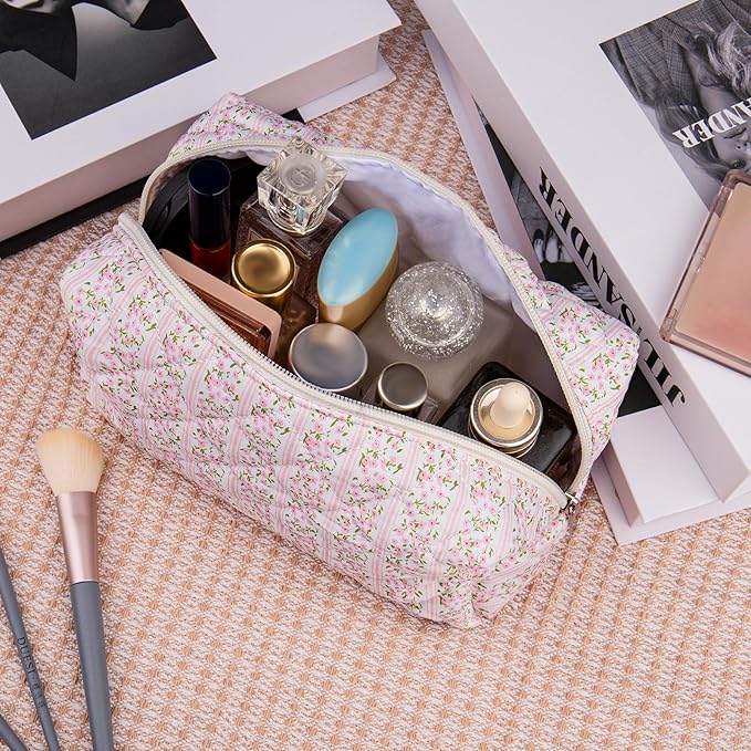 Floral Makeup Bag, Cute Cosmetic Bag for Women Girls, Quilted Cotton Make up Pouch, Travel Makeup Bags, Portable Storage Toiletry Organizer Bag(Blue Floral)