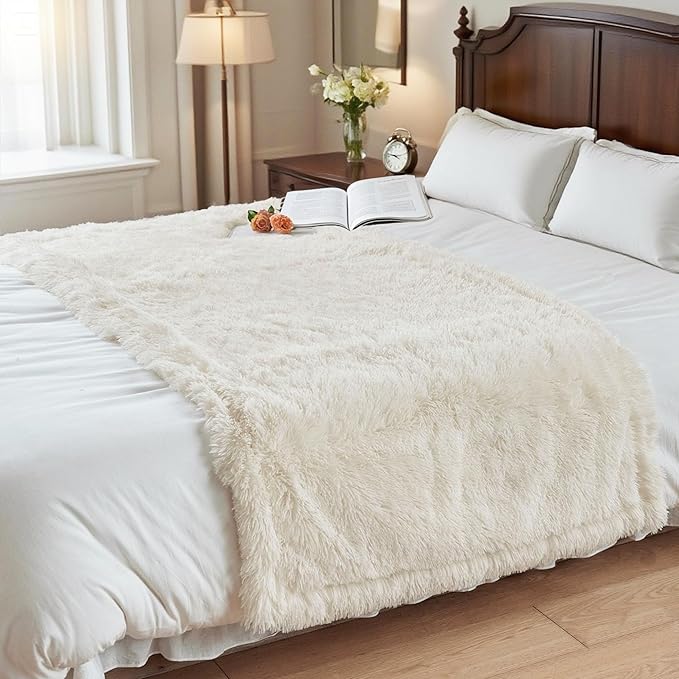 gogobunny Waterproof Dog Blanket for Large Dogs, Cats, Puppy, Reversible Faux Fur Pet Throw Blanket, Washable, Calming Furniture Protection for Sofa Bed (33x77 Inch (Pack of 1), Cream)