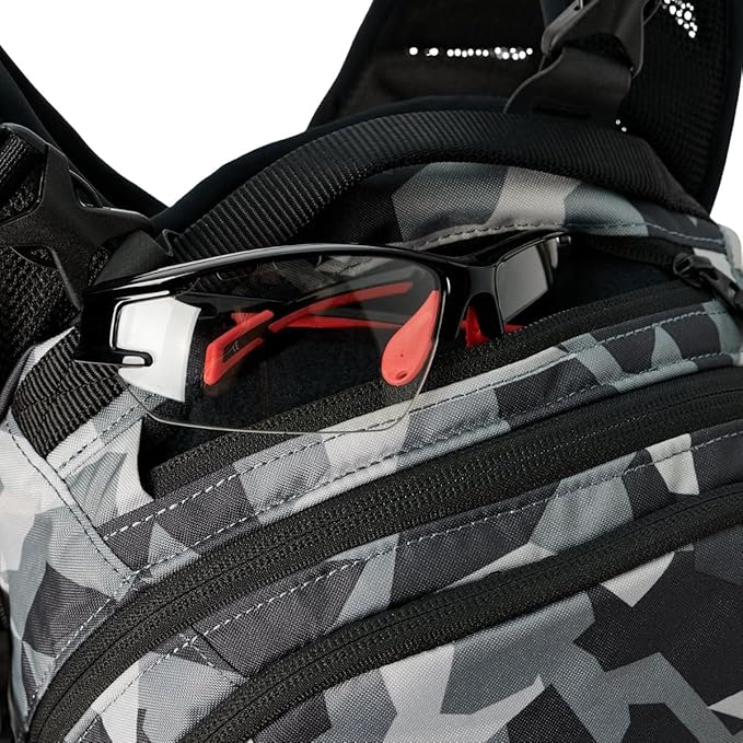 USWE Shred 25L Backpack, a High End Daypack for MTB, E-MTB, Mountain Bike, Camo/Black