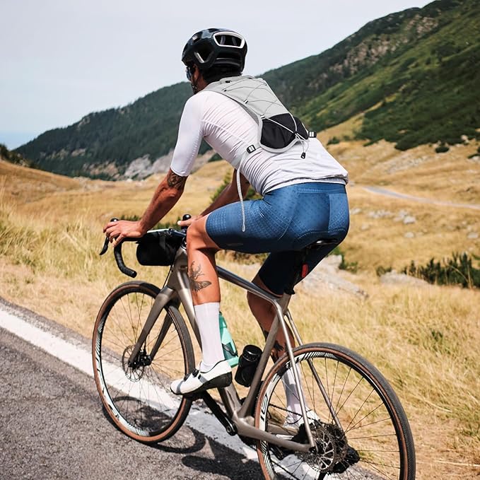 Hydro Pack Running Vest for Men Women, Hydration Backpack with 2L Water Badder, Lightweight Water Vest