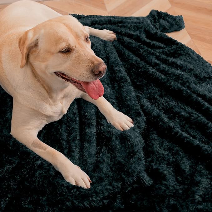 MACEVIA Fluffy Fleece Dog Blankets,Warm Soft Fuzzy Pets Blanket for Puppy,Small,Medium,Large Dogs and Cats,Plush Pet Throws for Bed,Couch,Sofa,Travel(29x40 Inch, Black & Dark Green)
