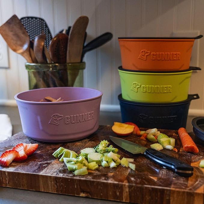 GUNNER Dog Bowl with Spill-Proof Travel Lid- K9 Companion Food & Water Bowl, Lightweight Rust-Proof & Shock Resistant Stackable, Leak Resistant Nesting Lid, (Lavender)