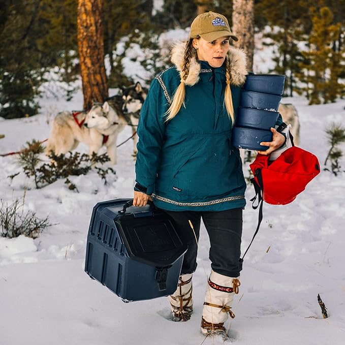 GUNNER Dog Bowl with Spill-Proof Travel Lid – 7.5" x 3.75", 1.3 lb, 7-Cup Capacity, BPA-Free, Rust-Proof, Shock-Resistant, Stackable, Dishwasher Safe, Leak-Resistant Nesting Lid – Navy