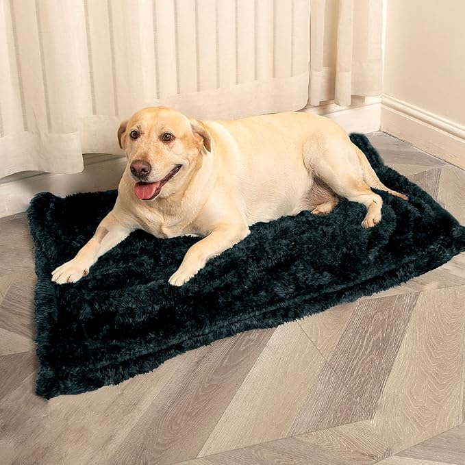 MACEVIA Fluffy Fleece Dog Blankets,Warm Soft Fuzzy Pets Blanket for Puppy,Small,Medium,Large Dogs and Cats,Plush Pet Throws for Bed,Couch,Sofa,Travel(29x40 Inch, Black & Dark Green)